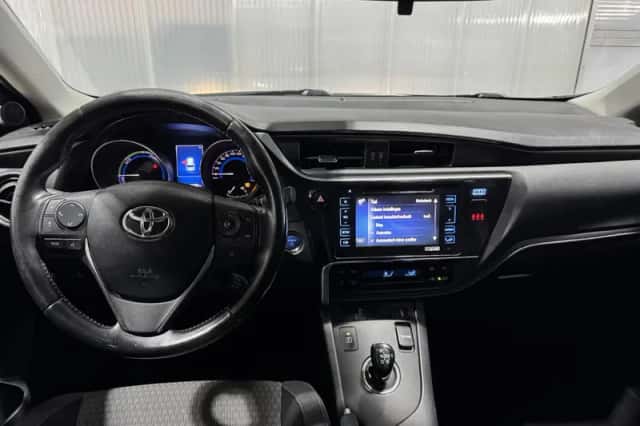 Toyota Auris (2017) thumbnail 9