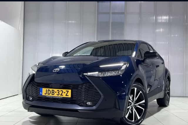 Toyota C-HR (2024) thumbnail 1