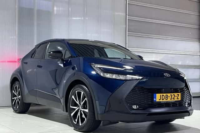 Toyota C-HR (2024) thumbnail 3