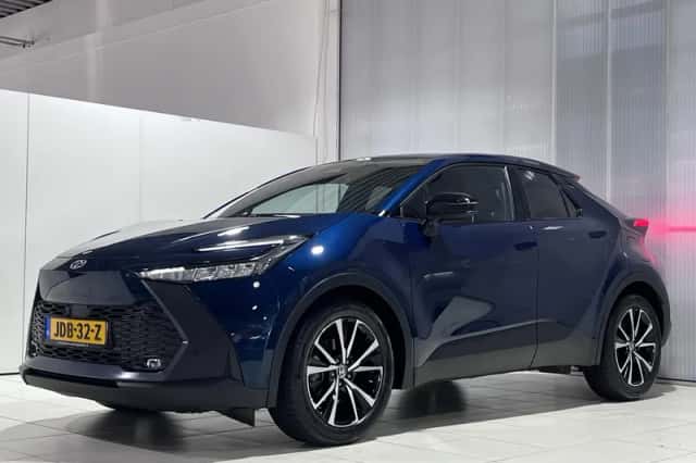 Toyota C-HR (2024) thumbnail 4