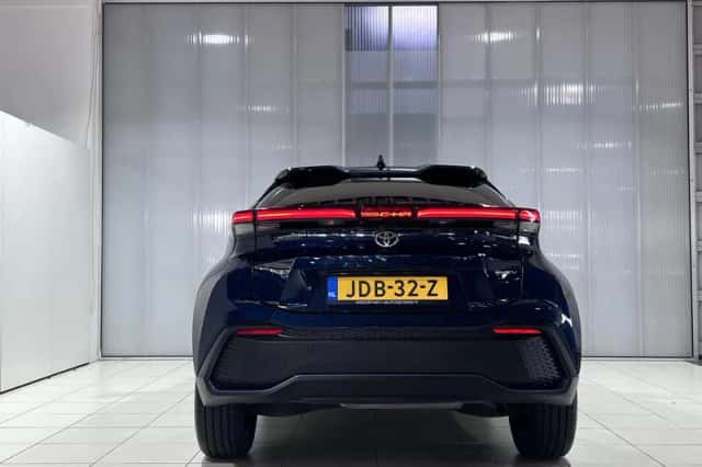 Toyota C-HR (2024) thumbnail 6