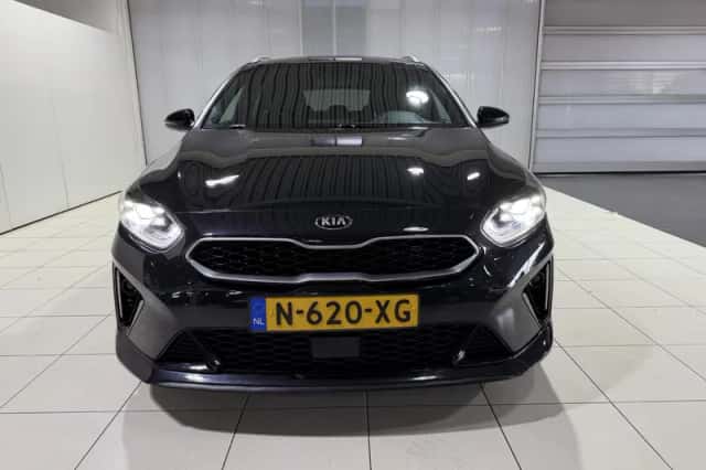 Kia Ceed Sportswagon (2022) thumbnail 2