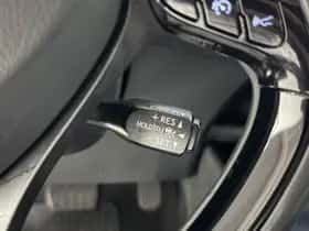 Toyota C-HR (2017) thumbnail 13
