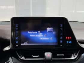 Toyota C-HR (2017) thumbnail 19