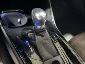 Toyota C-HR (2017) thumbnail 30