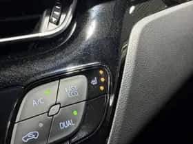 Toyota C-HR (2017) thumbnail 33