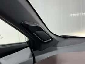 Toyota C-HR (2017) thumbnail 38