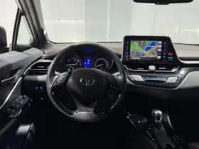 Toyota C-HR (2017) thumbnail 8