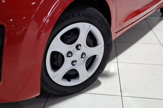 Kia Picanto (2019) thumbnail 2
