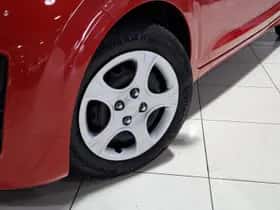 Kia Picanto (2019) thumbnail 2