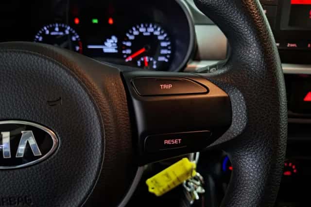 Kia Picanto (2019) thumbnail 12