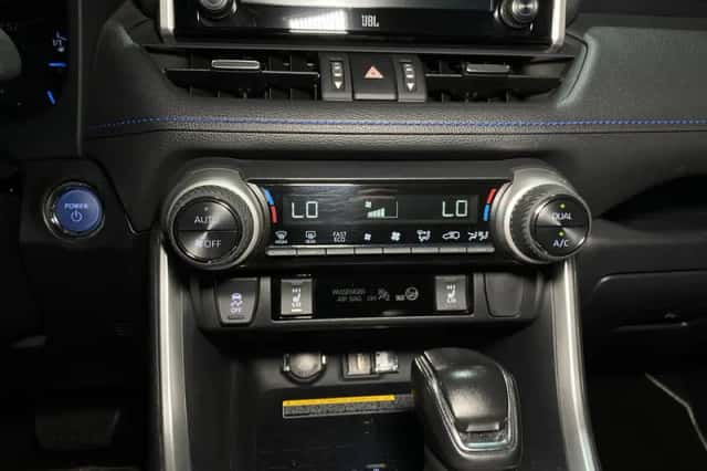 Toyota RAV4 (2020) thumbnail 3
