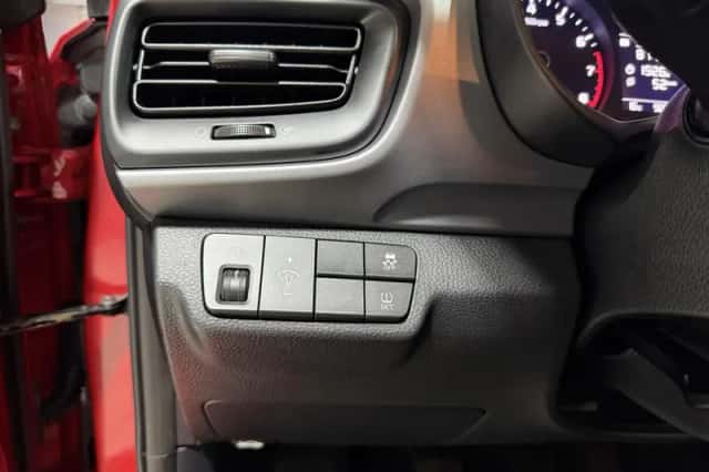 Kia Stonic (2019) thumbnail 14