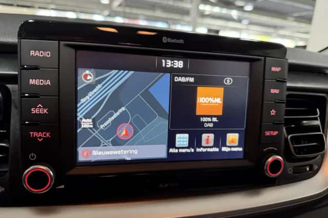 Kia Stonic (2019) thumbnail 15