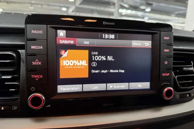 Kia Stonic (2019) thumbnail 18