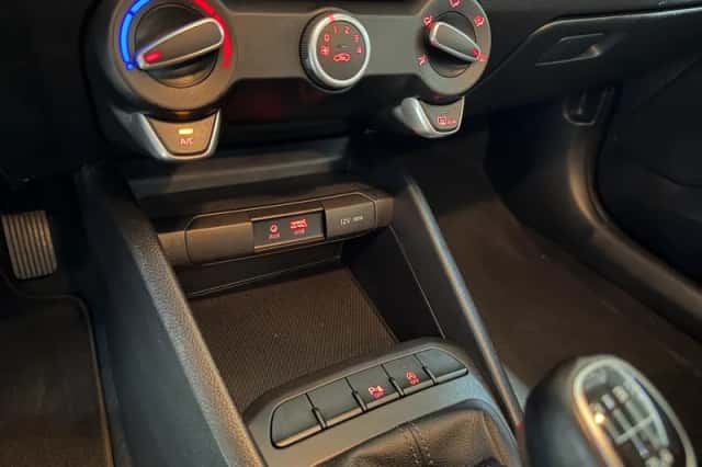 Kia Stonic (2019) thumbnail 20