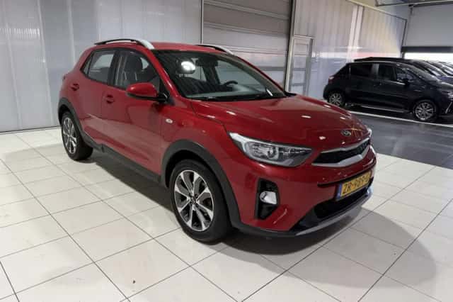 Kia Stonic (2019) thumbnail 8