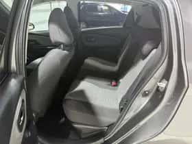 Toyota Yaris (2015) thumbnail 19