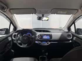 Toyota Yaris (2015) thumbnail 5