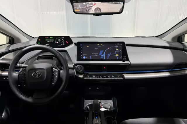 Toyota Prius (2024) thumbnail 5
