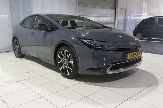 Toyota Prius (2024) thumbnail 6