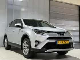 Toyota RAV4 (2016) thumbnail 2
