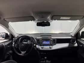 Toyota RAV4 (2016) thumbnail 5