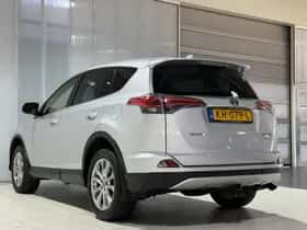 Toyota RAV4 (2016) thumbnail 6