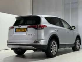 Toyota RAV4 (2016) thumbnail 8