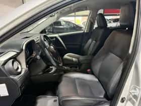 Toyota RAV4 (2016) thumbnail 9