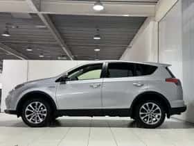 Toyota RAV4 (2016) thumbnail 10