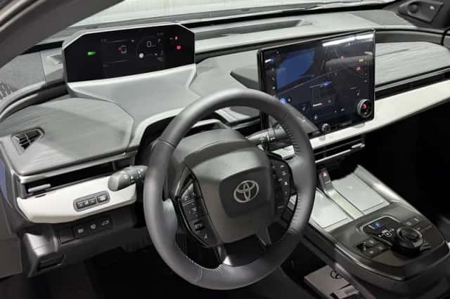 Toyota C-HR+ (2026) thumbnail 2