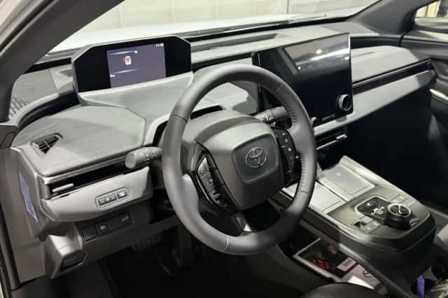 Toyota C-HR+ (2026) thumbnail 2