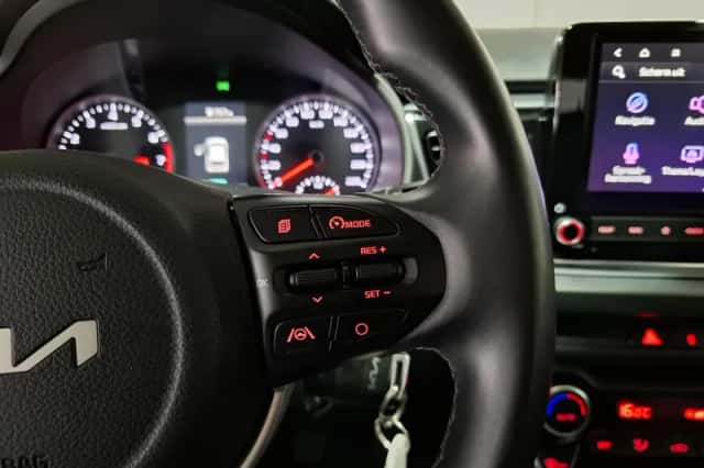 Kia Rio (2023) thumbnail 13