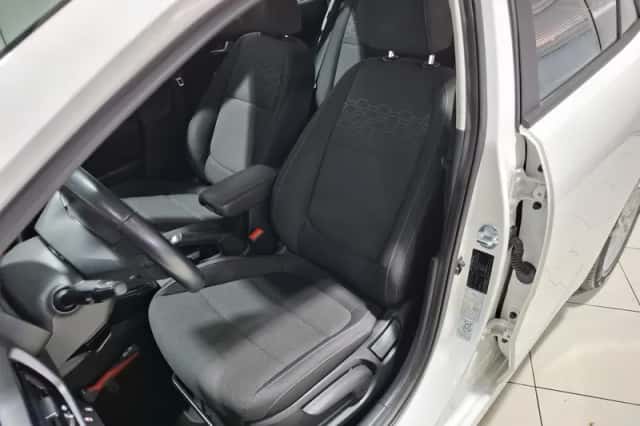 Kia Rio (2023) thumbnail 21