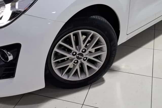 Kia Rio (2023) thumbnail 22