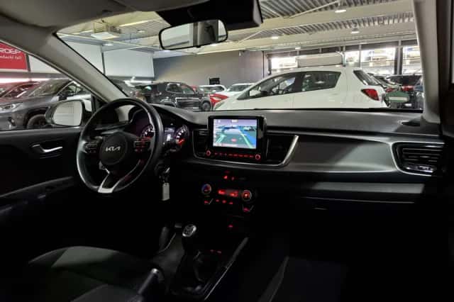Kia Rio (2023) thumbnail 8