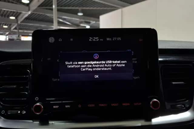 Kia Stonic (2021) thumbnail 23