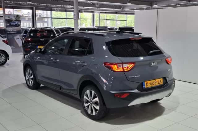 Kia Stonic (2021) thumbnail 4