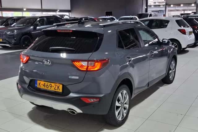 Kia Stonic (2021) thumbnail 5