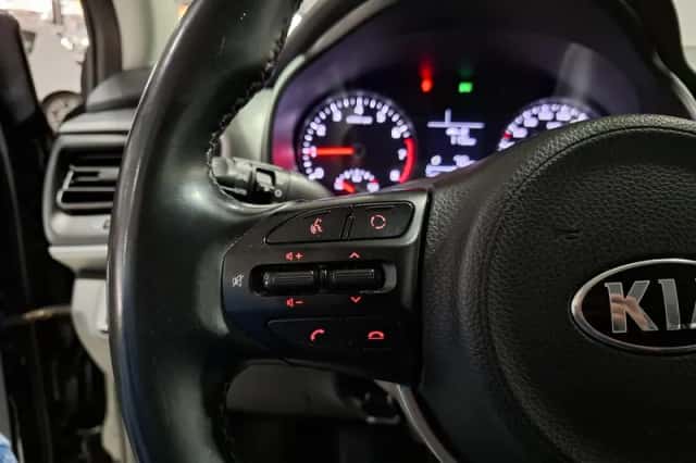 Kia Stonic (2020) thumbnail 9