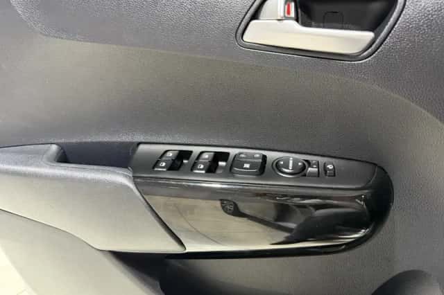 Kia Picanto (2023) thumbnail 14