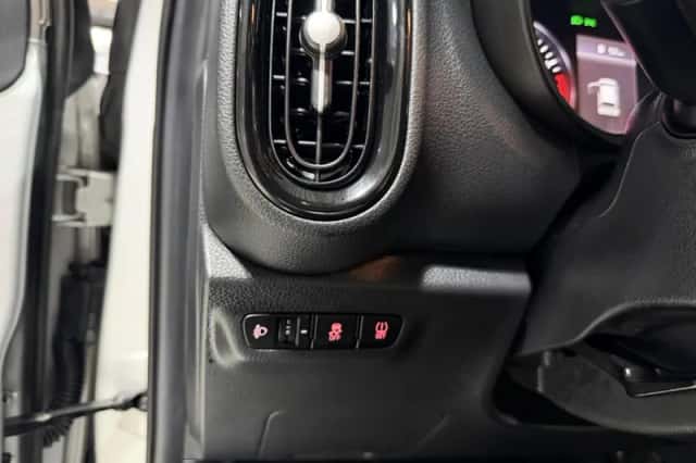 Kia Picanto (2023) thumbnail 15