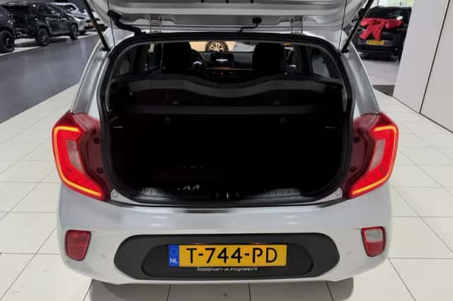 Kia Picanto (2023) thumbnail 24
