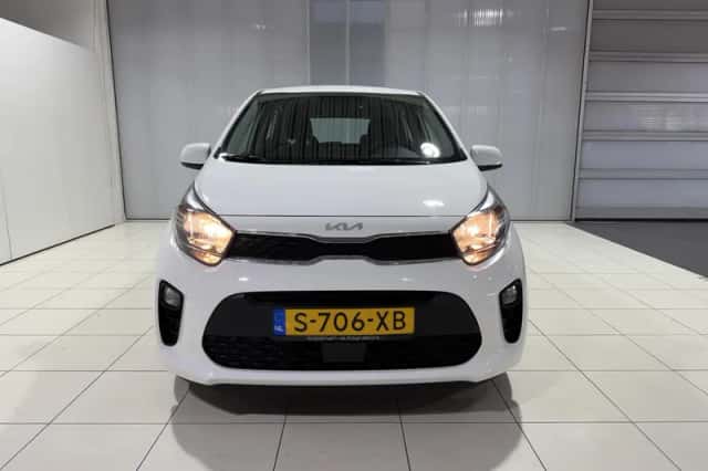 Kia Picanto (2023) thumbnail 2