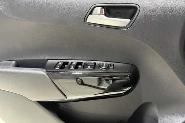 Kia Picanto (2023) thumbnail 14