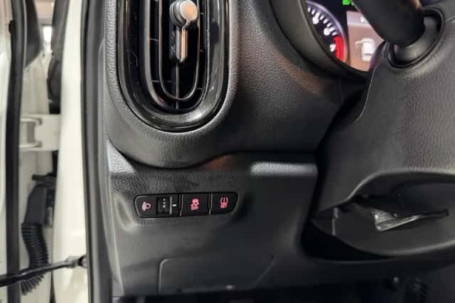 Kia Picanto (2023) thumbnail 15