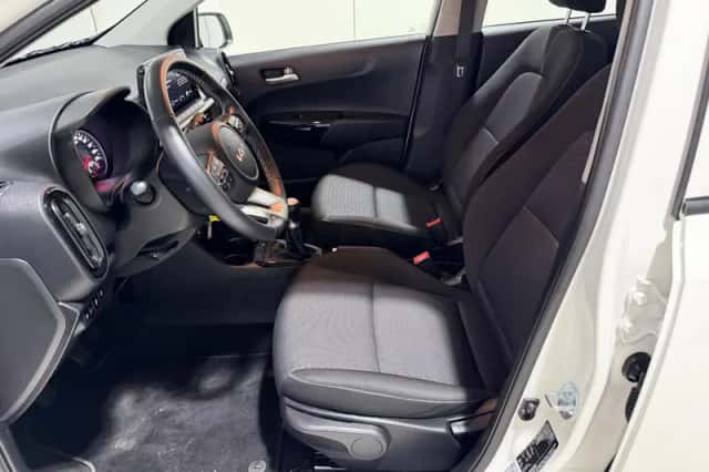 Kia Picanto (2023) thumbnail 22
