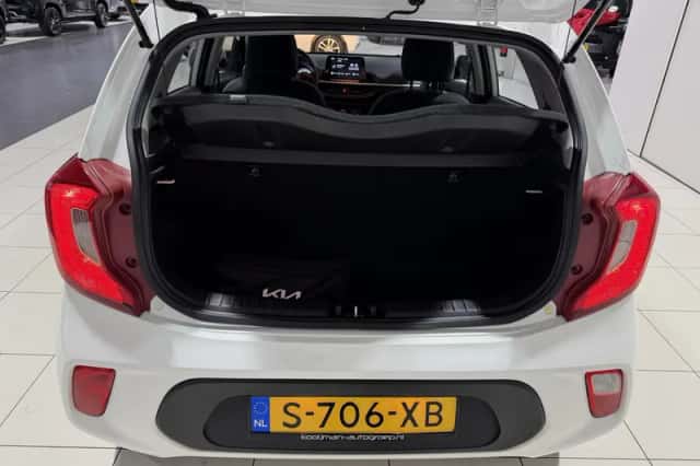 Kia Picanto (2023) thumbnail 24