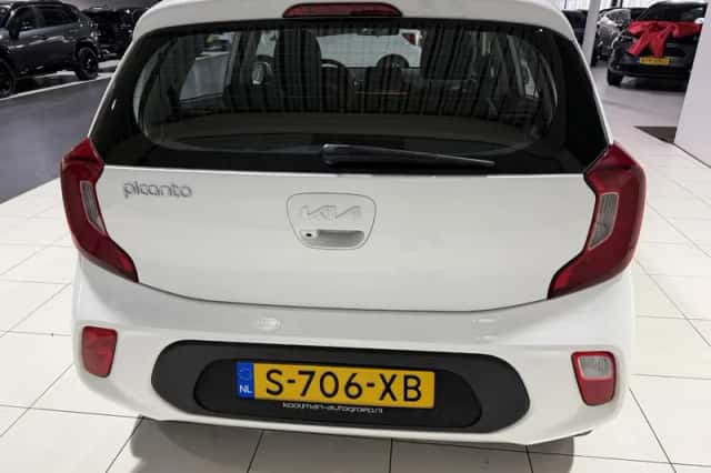Kia Picanto (2023) thumbnail 6